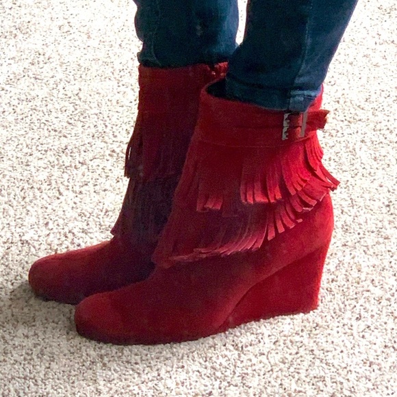 AEROSOLES Shoes - Aerosoles Red Fringe Wedge Heel Ankle Booties. Size 6